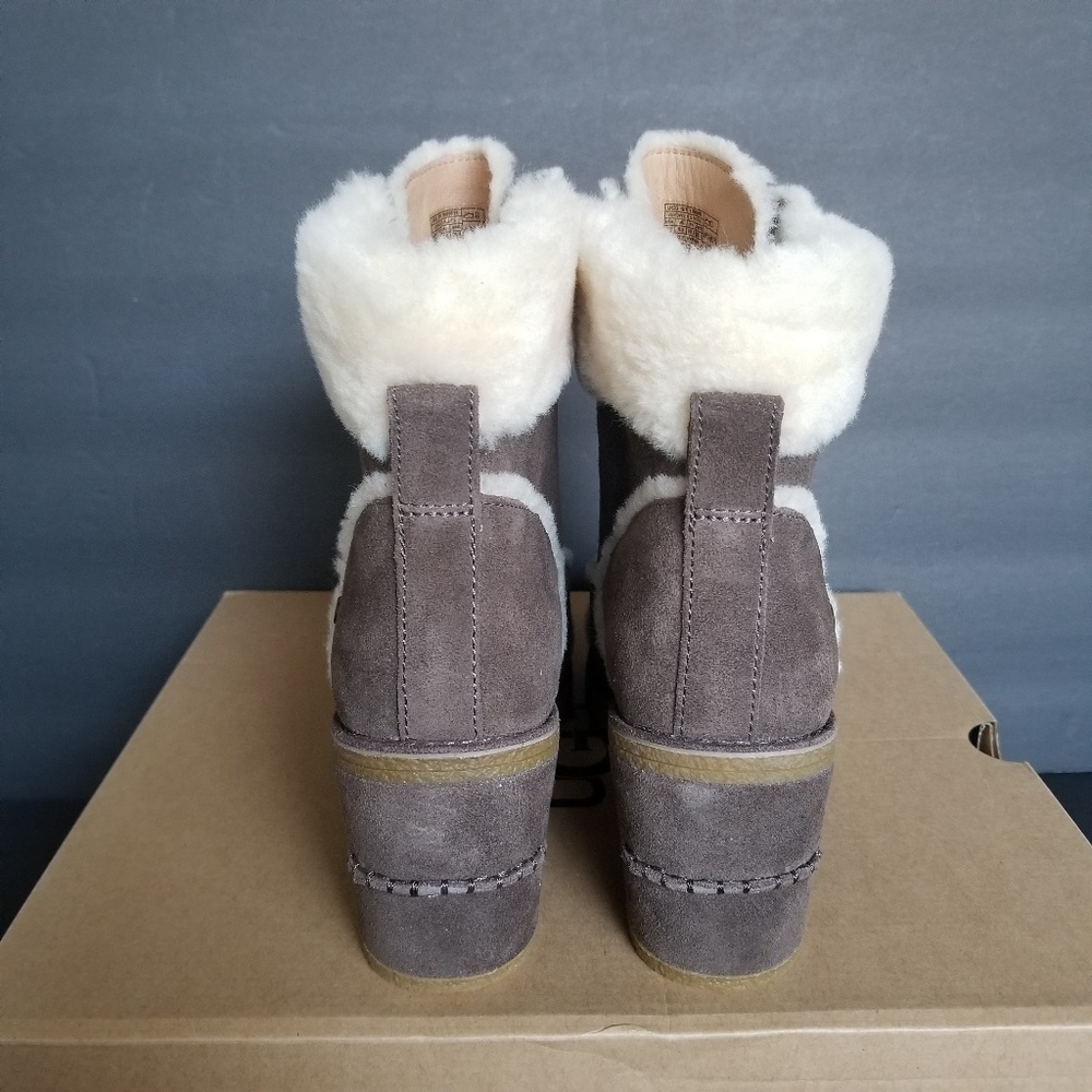 UGG Esterly Boot. - Picture 4 of 7
